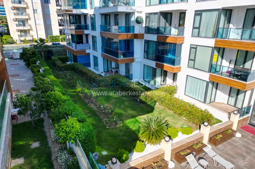 Purchase 1+1 apartment with private garden in an elite complex on the beachfront — Alanya, Kestel district 1 