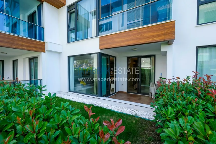 Purchase 1+1 apartment with private garden in an elite complex on the beachfront — Alanya, Kestel district 2 