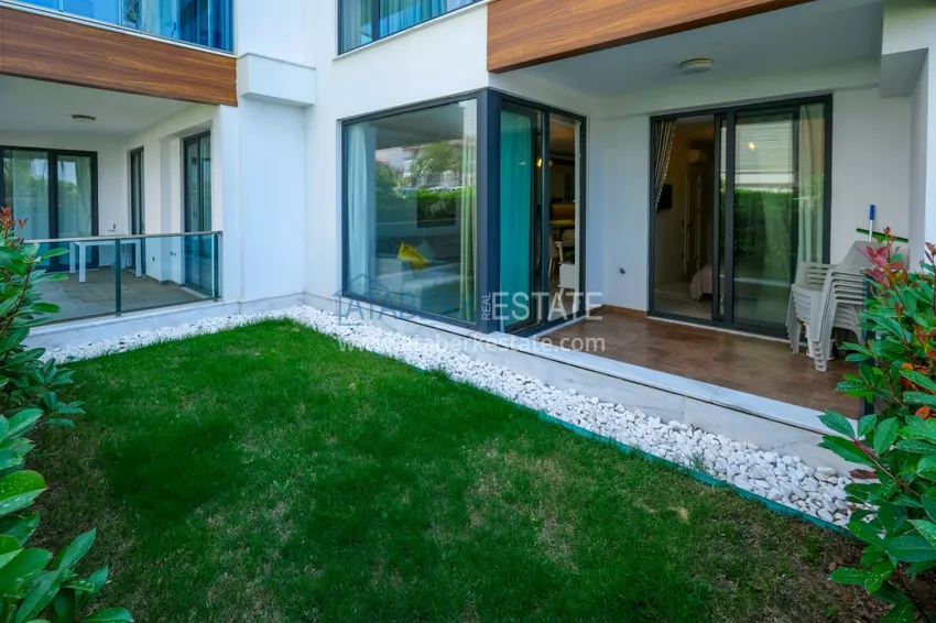 Purchase 1+1 apartment with private garden in an elite complex on the beachfront — Alanya, Kestel district 3 