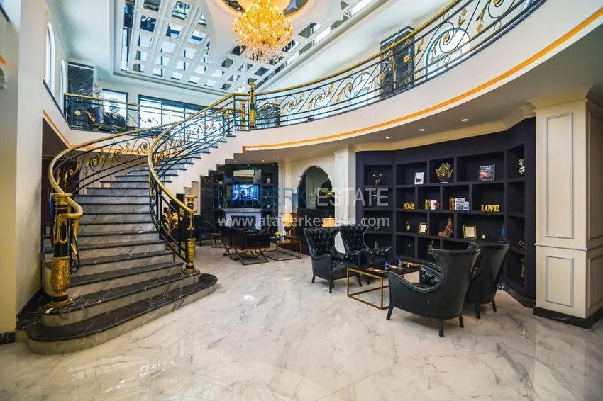 Luxury real estate on the first line in Alanya: stylish apartment, VIP-level complex, Oba district 14 