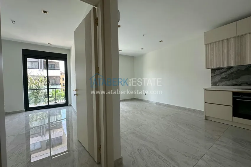 Purchase 1+1 apartment in a new complex in the center of Alanya. Suitable for short term rentals 1 