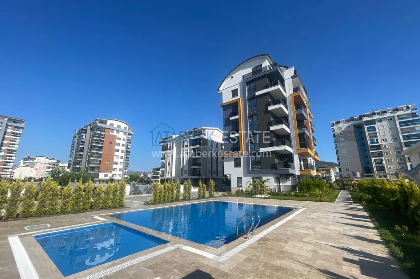 One bedroom apartment with access to the garden from an investor in Gazipasa 1 