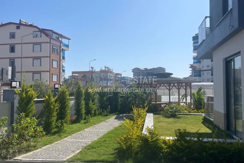 One bedroom apartment with access to the garden from an investor in Gazipasa 5 