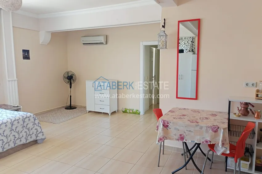Purchase  One bedroom apartment in Mahmutlar, Alanya - furnished, seaview, beachfront  12 