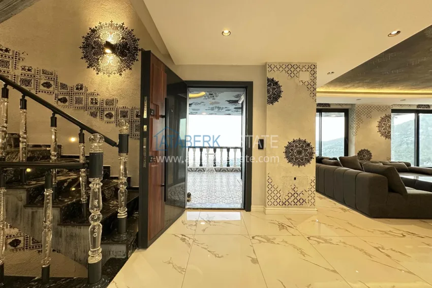 Purchase Luxury triplex villa with sea and fortress views in Alanya, Tepe district - suitable for obtaining citizenship 1 