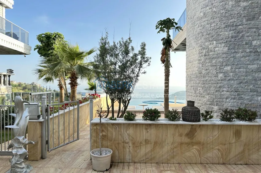 Luxury triplex villa with sea and fortress views in Alanya, Tepe district - suitable for obtaining citizenship 3 