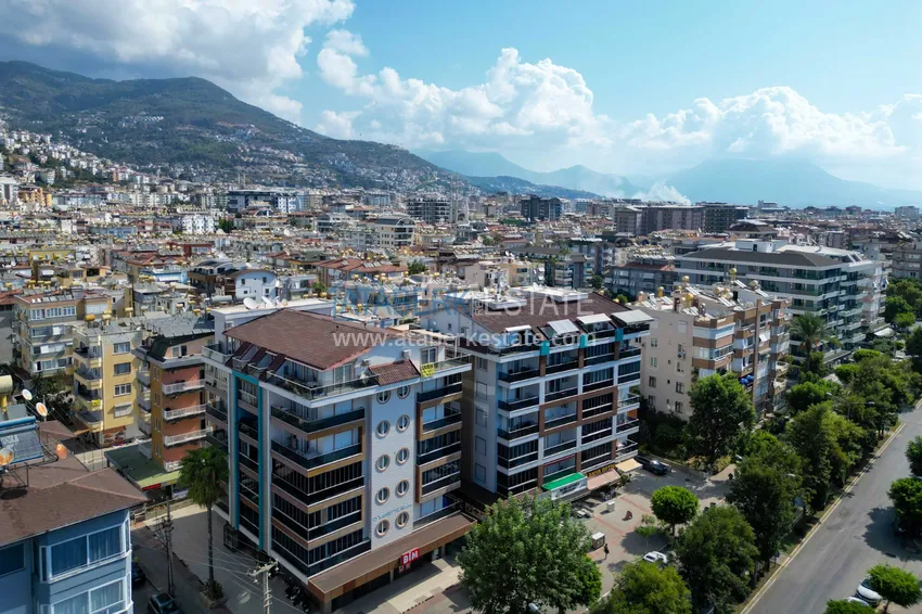 Real estate in Alanya: 2+1 apartment 300 meters from Cleopatra beach - suitable for a residence permit 1 
