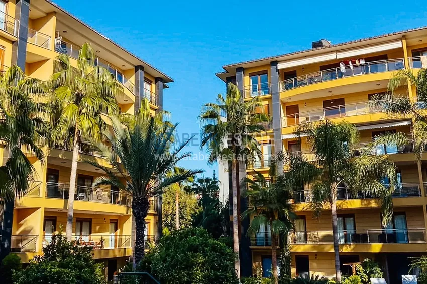 Apartment 3+1 on the beachfront in the center of Alanya, linear, furnished, option for a residence permit 10 