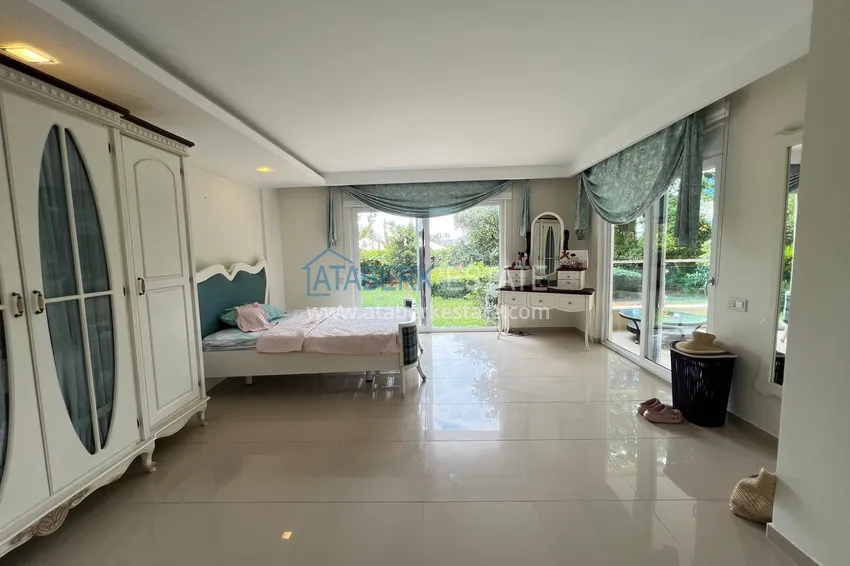 Purchase  4+1 duplex with garden in Kargicak — furnished, in a luxury complex 22 