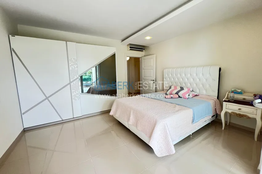 Purchase  4+1 duplex with garden in Kargicak — furnished, in a luxury complex 33 