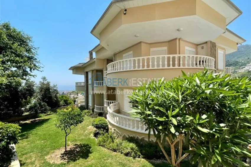2+1 apartment with sea view and furniture in Alanya - near the center, Bektash district  1 