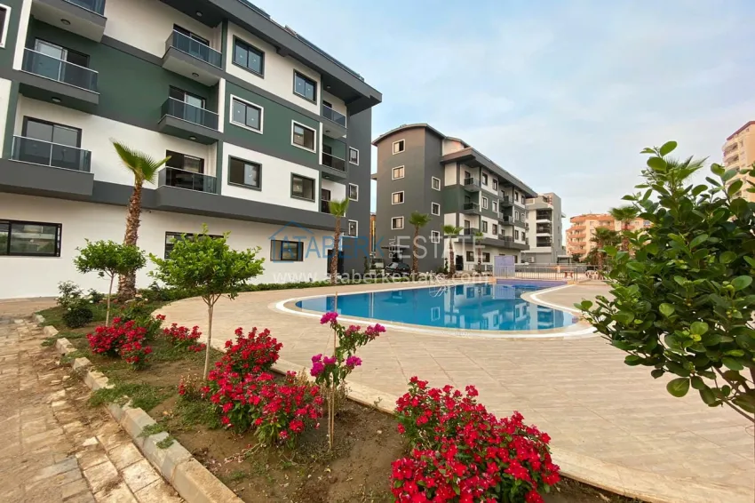 1+1 apartment in Alanya Oba - well-maintained complex, pool view 1