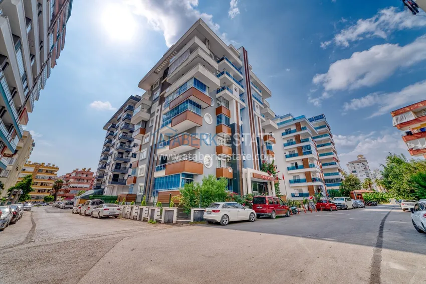 1+1 apartment with sea and mountain views in Mahmutlar — 300 from the sea, sale from the owner 1 