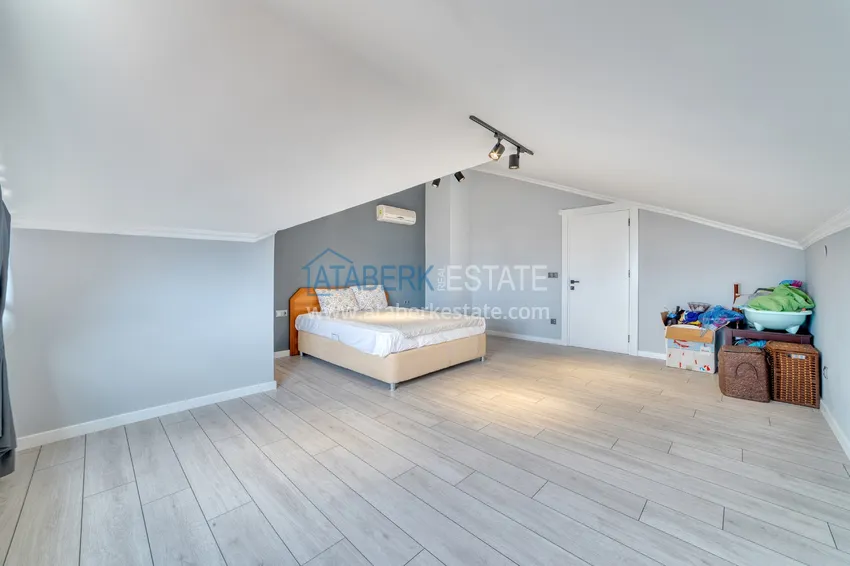 Purchase  4+1 duplex in Alanya, Oba district - furnished penthouse for a residence permit 15 