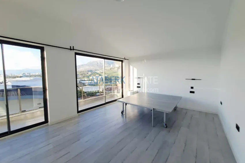 Purchase 3+1 duplex penthouse in Kargicak - with panoramic views and designer redevelopment 27