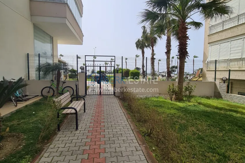 Apartment 2+1 on the beachfront in the center of Mahmutlar, Alanya — real estate for citizenship 9 