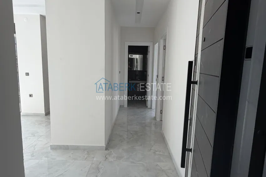 Purchase 2+1 apartment with a view of the fortress in the center of Alanya — Cleopatra beach area 2 