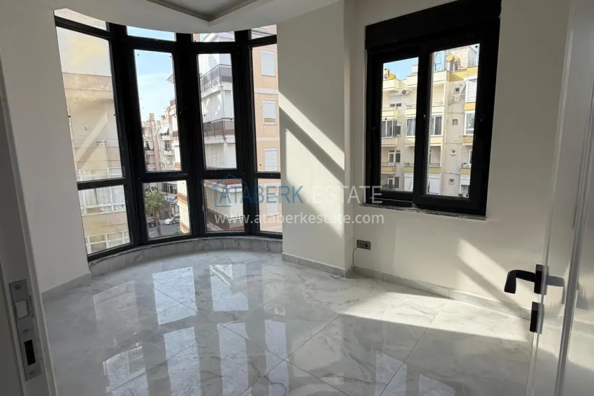 Purchase 2+1 apartment with a view of the fortress in the center of Alanya — Cleopatra beach area 5 