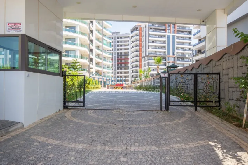 Turnkey 1+1 75 m² apartment with sea view in Mahmutlar 4 