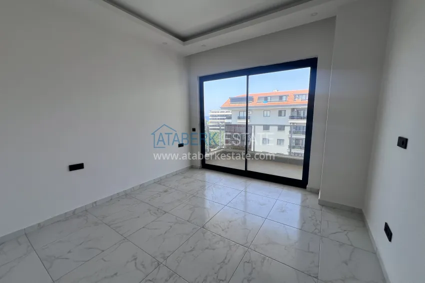 Purchase 2+1 duplex in Kargicak, 250 meters from the beach - duplex penthouse with sea view 9 