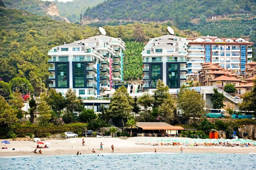 Garden duplex 3+1 in Kargicak with furniture - property under citizenship 1 