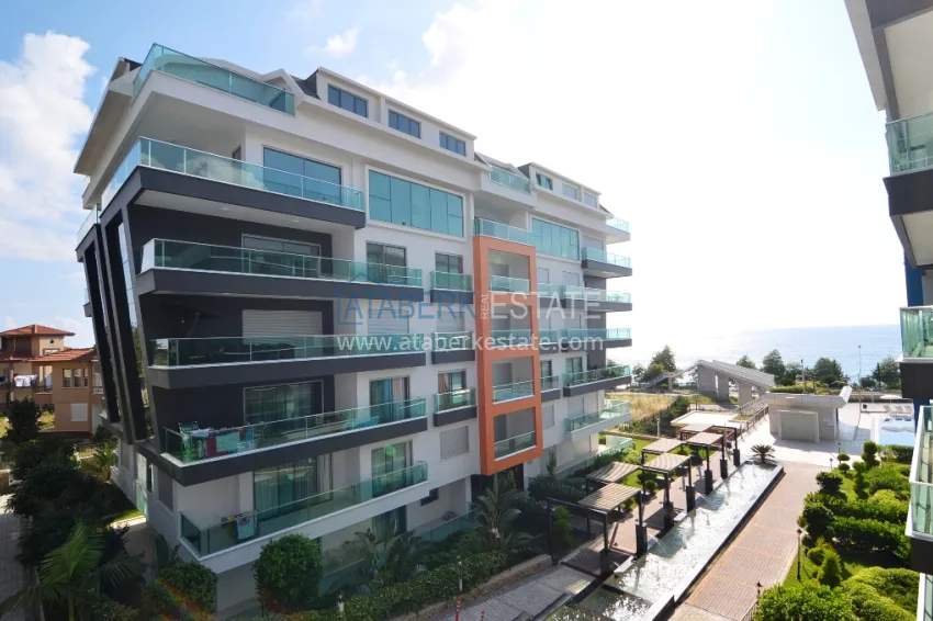 Garden duplex 3+1 in Kargicak with furniture - property under citizenship 10 