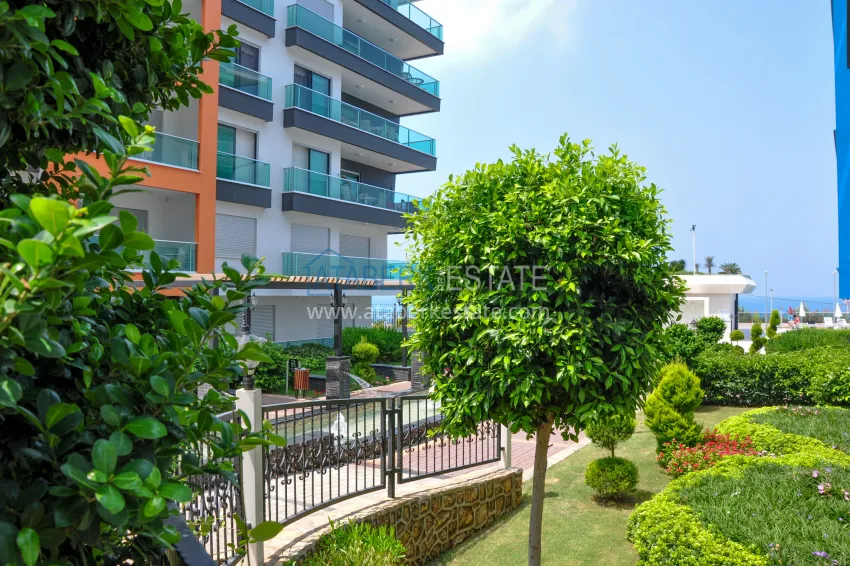 Garden duplex 3+1 in Kargicak with furniture - property under citizenship 12 