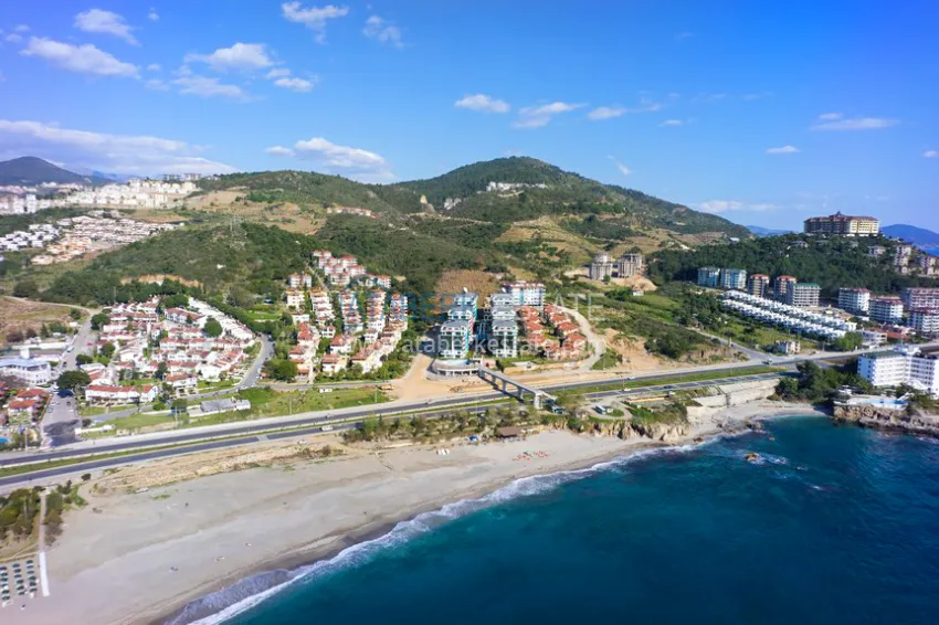 Garden duplex 3+1 in Kargicak with furniture - property under citizenship 3 