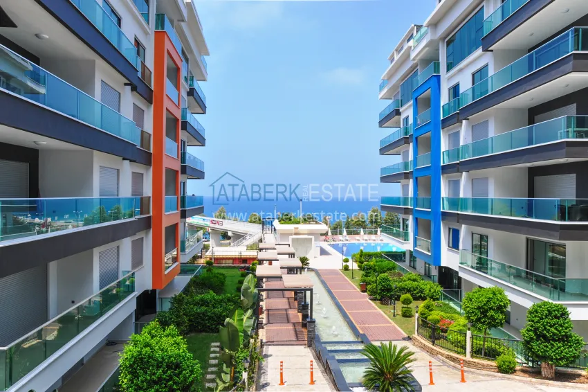 Garden duplex 3+1 in Kargicak with furniture - property under citizenship 6 