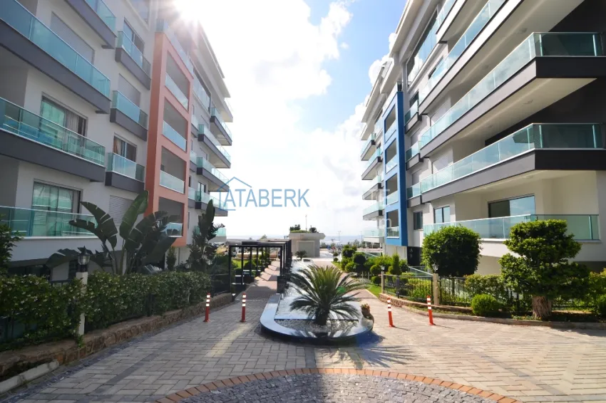 Garden duplex 3+1 in Kargicak with furniture - property under citizenship 9 