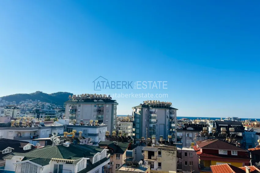 Purchase Apartment in the center of Alanya from an investor with sea view — Cleopatra beach area 11 