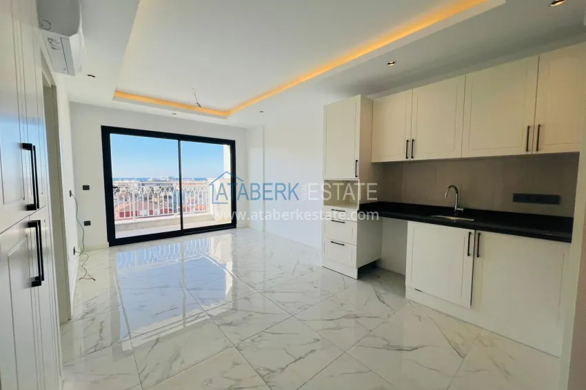 Purchase Apartment in the center of Alanya from an investor with sea view — Cleopatra beach area 2 