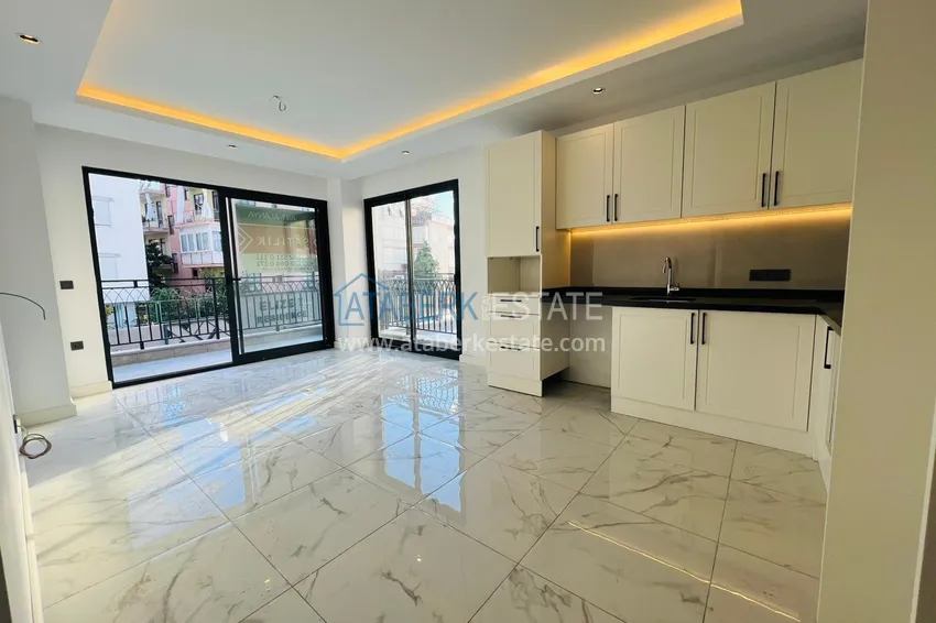 Purchase  2+1 apartment from an investor in a complex under construction, Alanya center — Cleopatra beach area 3 