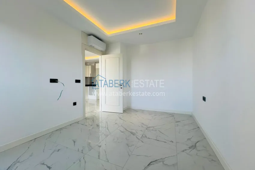 Purchase Apartment in the center of Alanya from an investor with sea view — Cleopatra beach area 7 