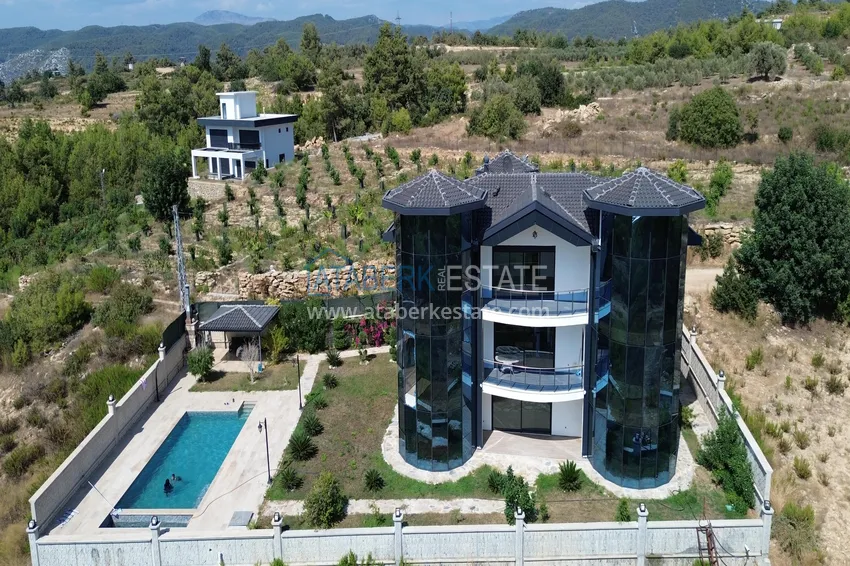 Luxury private villa in Alanya, Incekum district. Citizenship property 1 