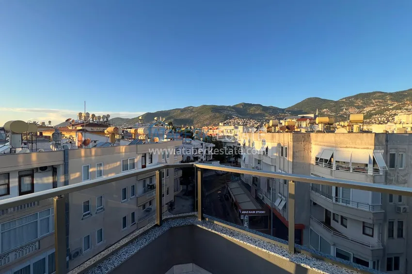 Short-term rent - 2+1 penthouse in the center of Alanya, Cleopatra beach area No. 13 2 