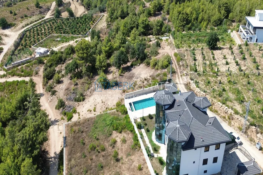 Luxury private villa in Alanya, Incekum district. Citizenship property 10 