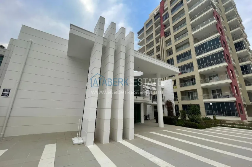 2+1 apartment with sea view in the center of Mahmutlar — furniture, separate kitchen and glazed balcony 10 