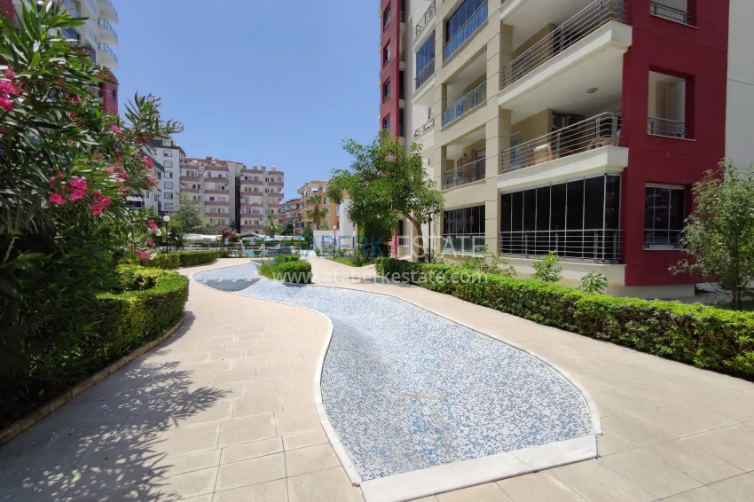 2+1 apartment with sea view in the center of Mahmutlar — furniture, separate kitchen and glazed balcony 5 