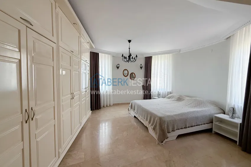 Purchase Private villa 5+3 in the Oba area — three-storey with furniture, suitable for a residence permit 17 