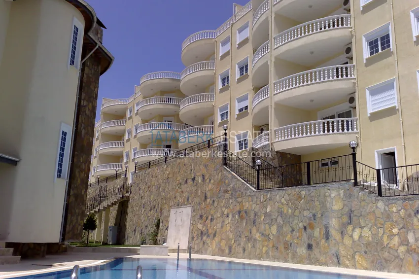 2+1 apartment with furniture and access to the garden in the Avsallar area 3