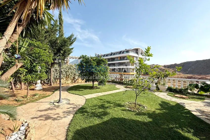 Private villa 5+3 in the Oba area — three-storey with furniture, suitable for a residence permit 6 