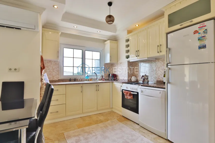 Purchase 2+1 apartment with furniture and access to the garden in the Avsallar area 8