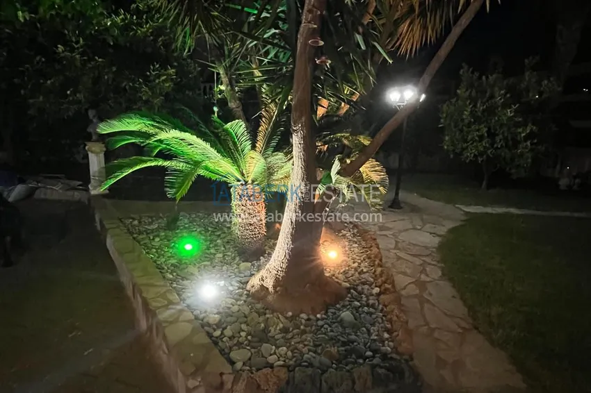 Private villa 5+3 in the Oba area — three-storey with furniture, suitable for a residence permit 9 