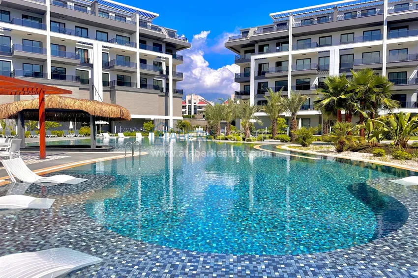 Дуплекс-пентхаус 2+1 с дизайнерским ремонтом в премиальном комплексе в Алании, район Оба 2 