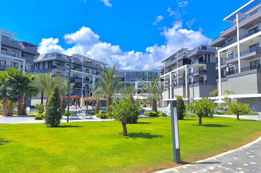 Дуплекс-пентхаус 2+1 с дизайнерским ремонтом в премиальном комплексе в Алании, район Оба 8 