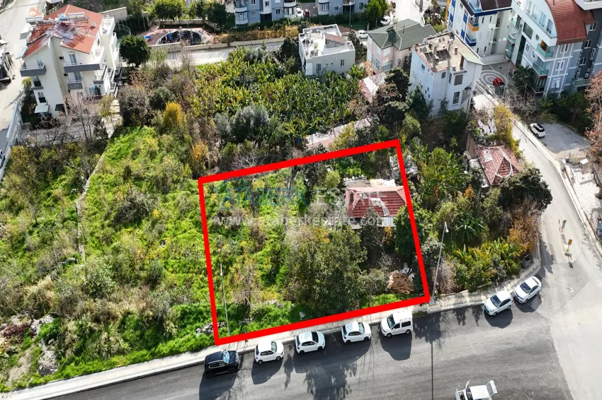 A plot of land for residential construction in Alanya with a view of the sea and the fortress 3 