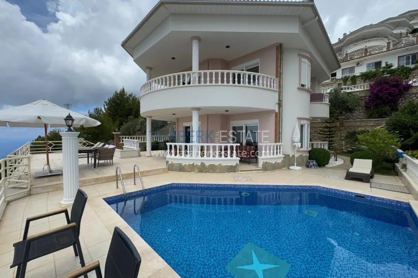 4+1 villa in Alanya, Bektash district - with panoramic views, under a residence permit 1