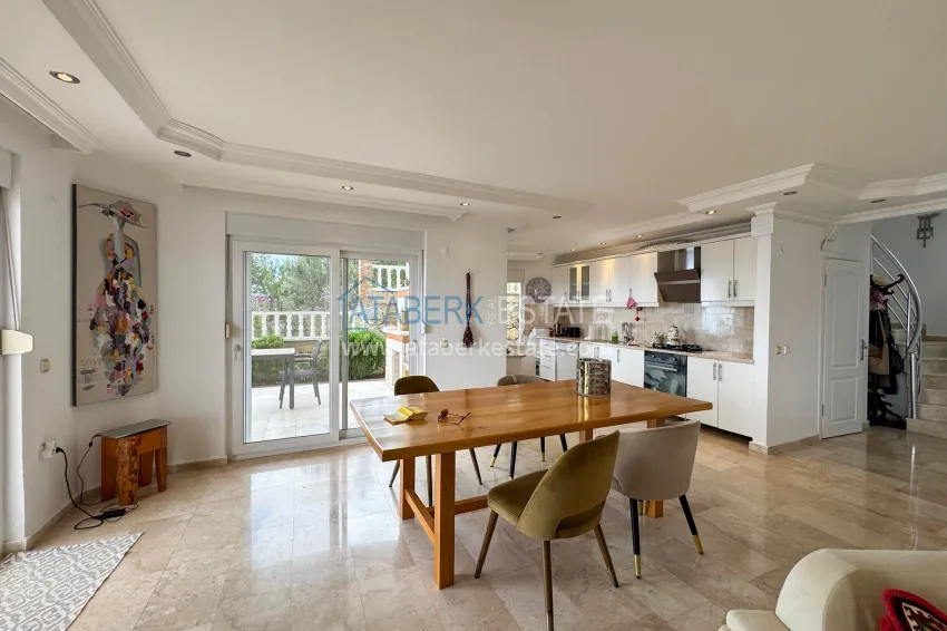 Purchase 4+1 villa in Alanya, Bektash district - with panoramic views, under a residence permit 1