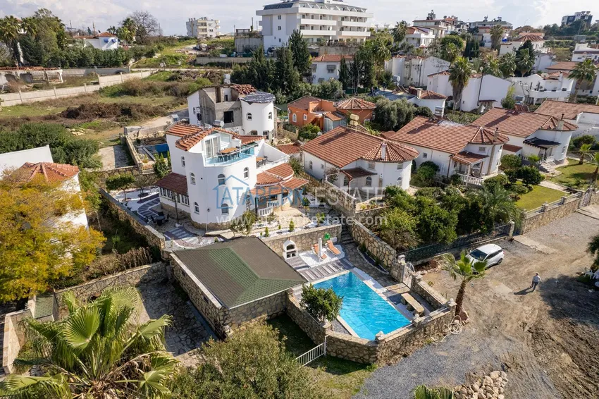 4+1 villa for a residence permit in Turkler, Alanya — with new furniture and a swimming pool 1 